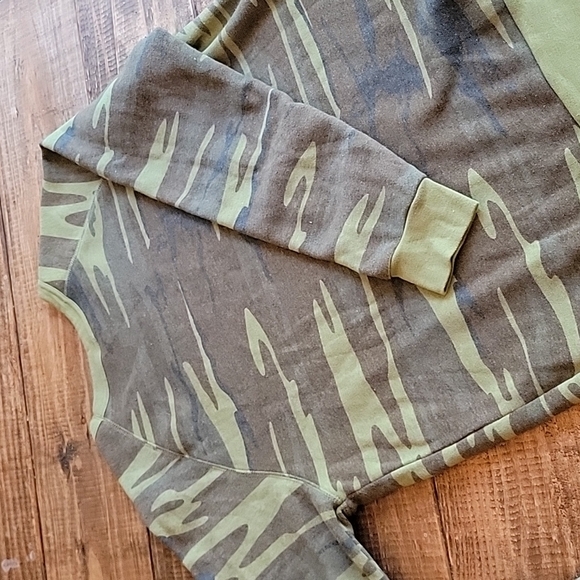 BASICLEE MELISSA M. camouflage sweatshirt RAISING CHAMPIONS sz L - Picture 4 of 4